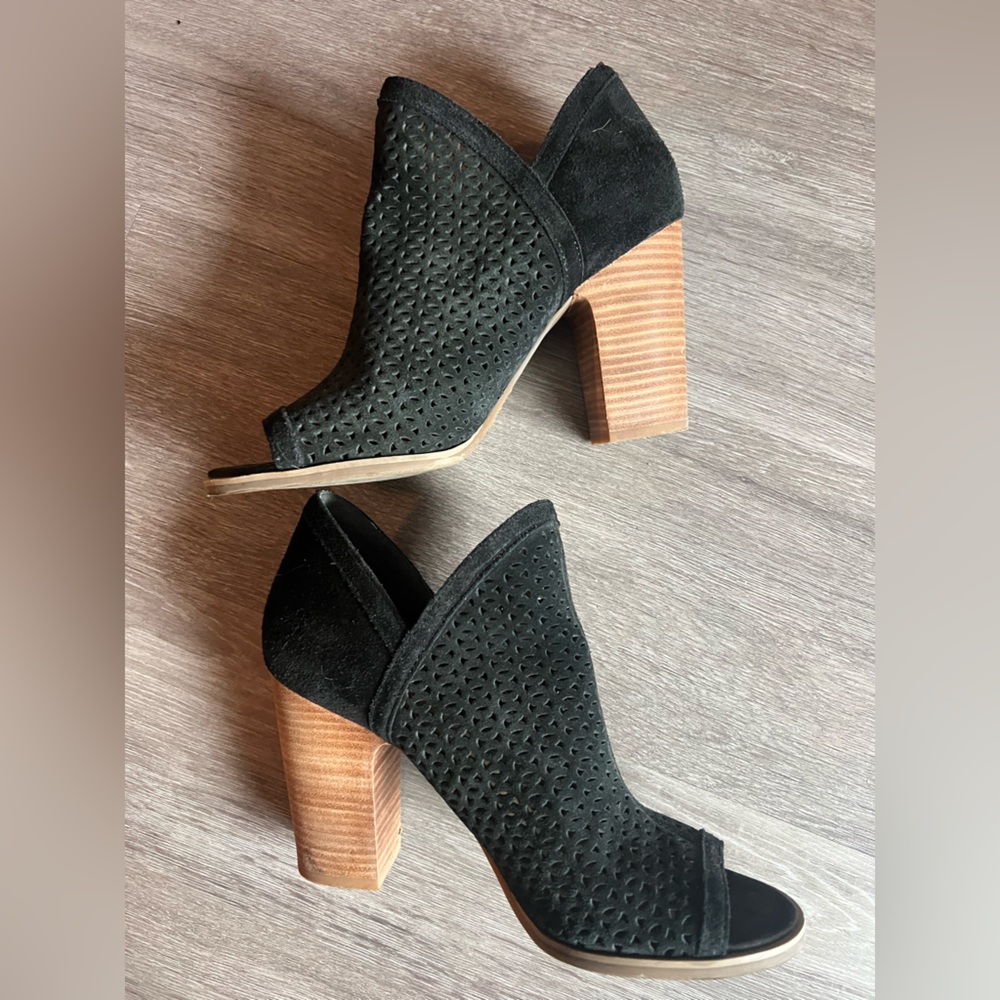 Lucky Brand Black Textured Heeled Boots with Brown Block Heels